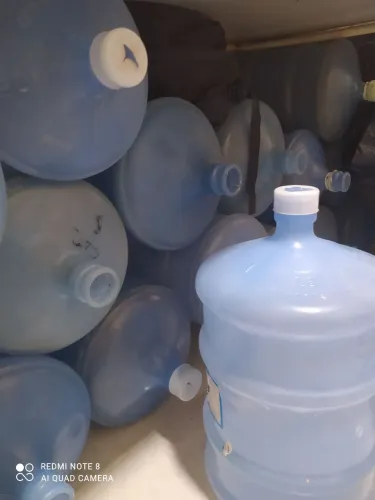 Vendo 20 vasos de água algum ainda na validade até 27