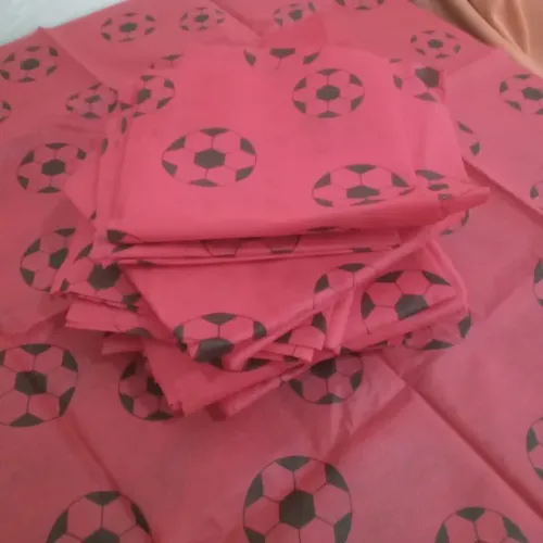 Toalhas em tnt/mesa de convidados