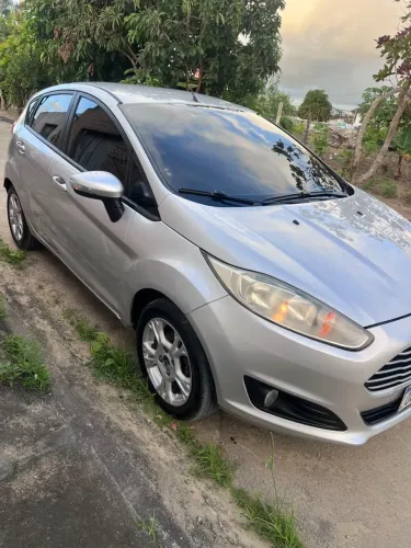 Ford Fiesta 1.6 16V Flex Aut. 5P 2015