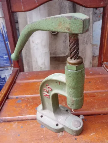 Balancim de colocar rebite,elhoes,,
