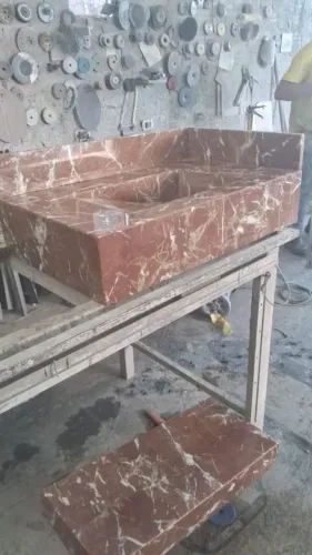 Pia esculpida pedra  rosso verona com aparador 