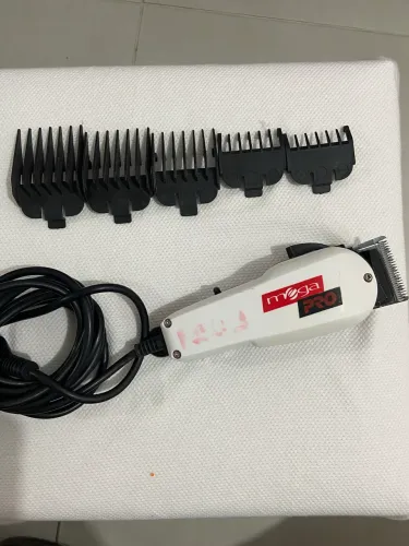 Máquina de Cortar Cabelo Mega Profissional - R$ 80,00 
