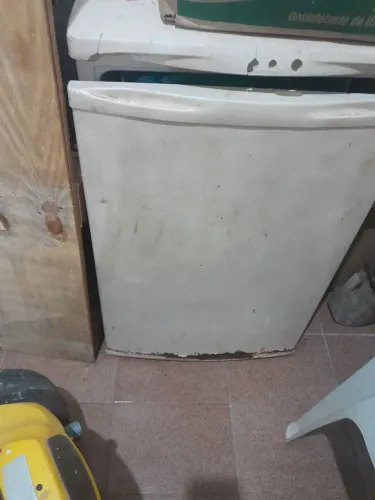 Vendo figrobar tem que pinta para quem conserta  tá gelando muito