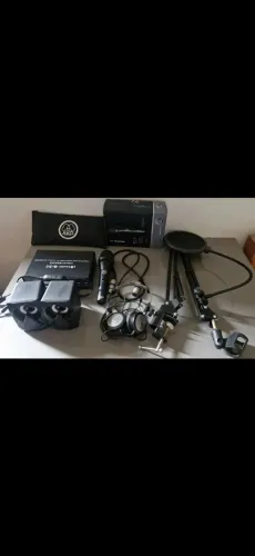 Kit completo áudio Kit Estúdio Completo de Gravação e Podcast - AKG + Interface 24-bit