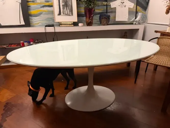 Mesa Oval Saarinen