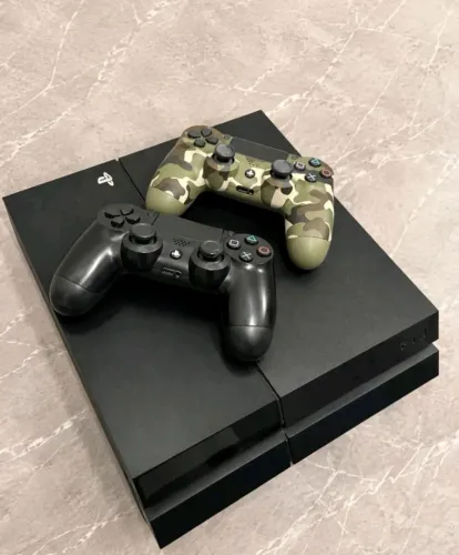 Ps4 fat com um jogo e 1 controle