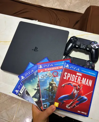 Ps4 Slim 1Tb com 4 jogos e 2 controles originais