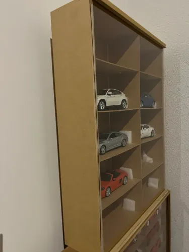 Estante expositora em MDF c/ 10 nichos