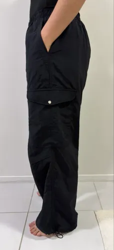 CALÇA BERSHKA - CARGO PRETA
