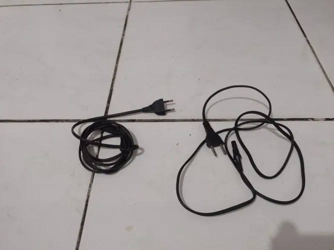 Duas tomadas para aparelho elétrico 