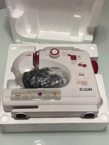 Máquina de costura Elgin Bella