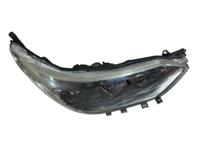  farol direito Toyota Yaris Seda 1.5 aut 2019-2025 *114