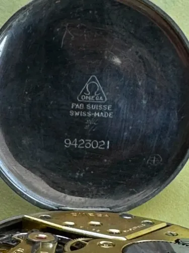 Relógio Omega de bolso, anos 20, revisado, em boas condições, fucionando.