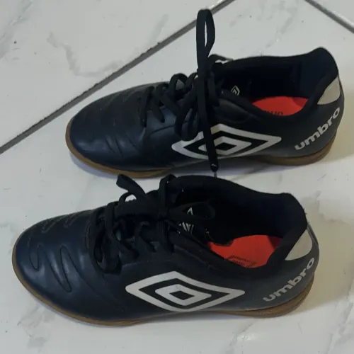 Chuteira umbro