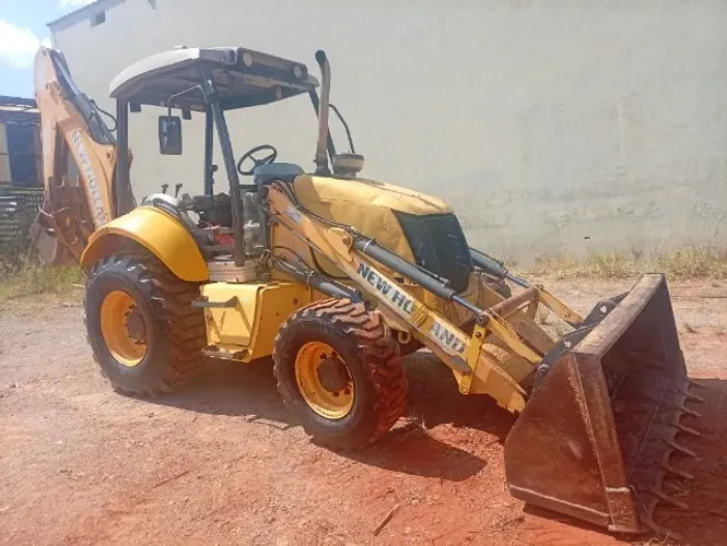 Retroescavadeira New Holland b90b 