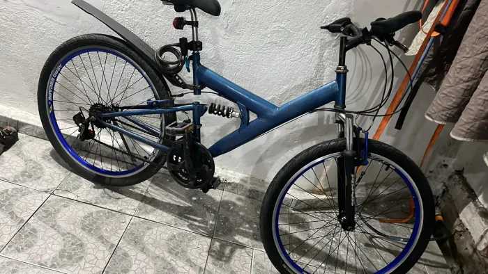 Bike / Bicicleta aro 26 com marcha e amortecedor