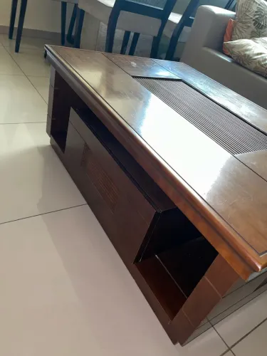 Mesa centro em madeira com 02 gavetas 100x70x42