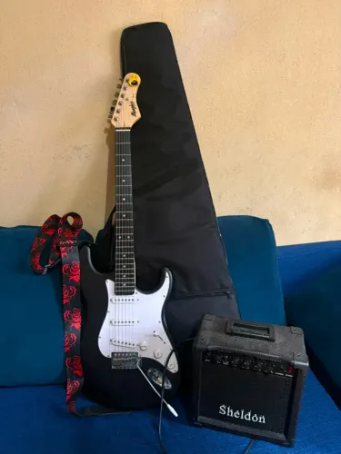 Guitarra com caixa 