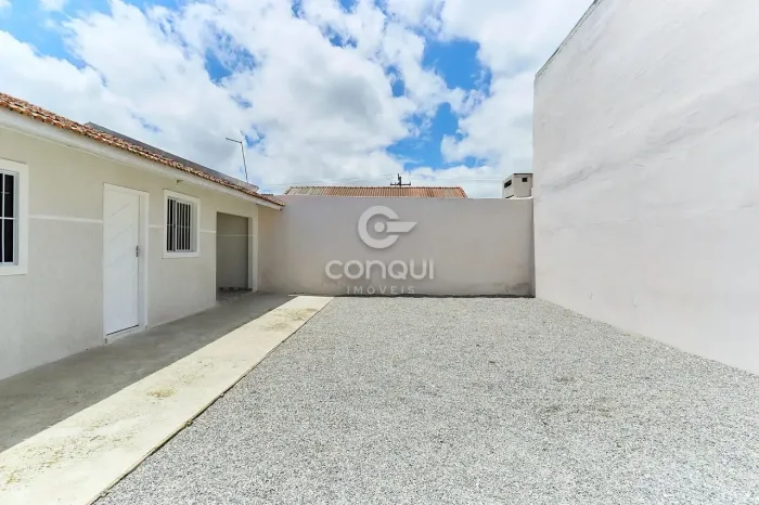 Casa Térrea à Venda no Uberaba Curitiba | Amplo quintal