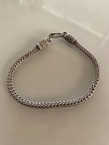 PULSEIRA MASCULINA DE PRATA 925 COM TRAMA TRANÇADA ESTILO BALINÊS E FECHO GANCHO