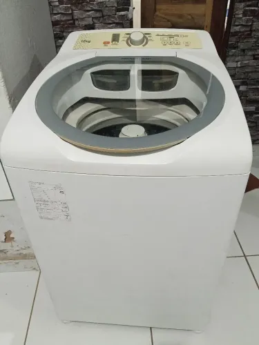 Vendo uma máquina de lavar roupa Brastemp 12 kg bem conservada