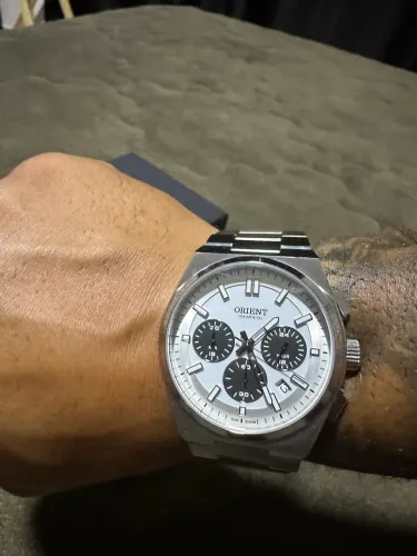 Relógio Orient Solar Masculino Cronógrafo de Aço Inoxidável com Fundo Branco