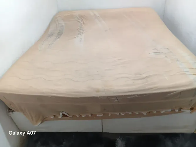 Cama queem