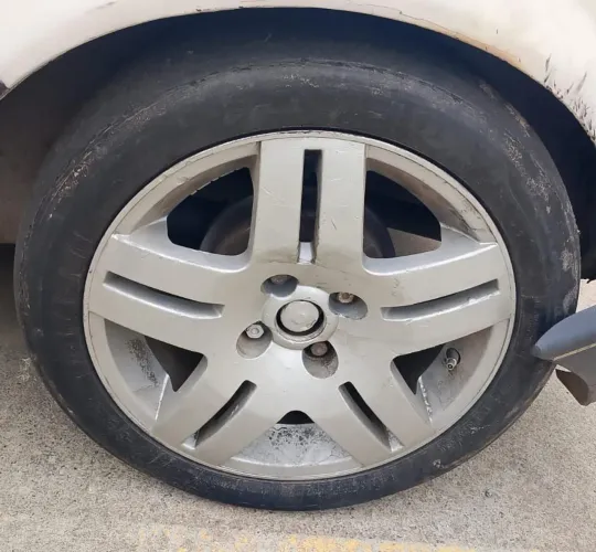 Rodas de liga Aro 15 da Volkswagen em perfeito estado 
