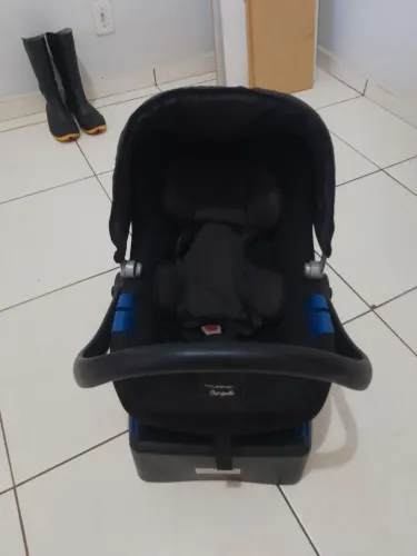 Bebê conforto com base para carro