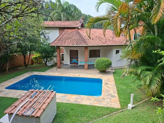 Casa Capitalville fase 1, de esquina, frente lago 4 dormitórios sendo uma suíte, com pisci