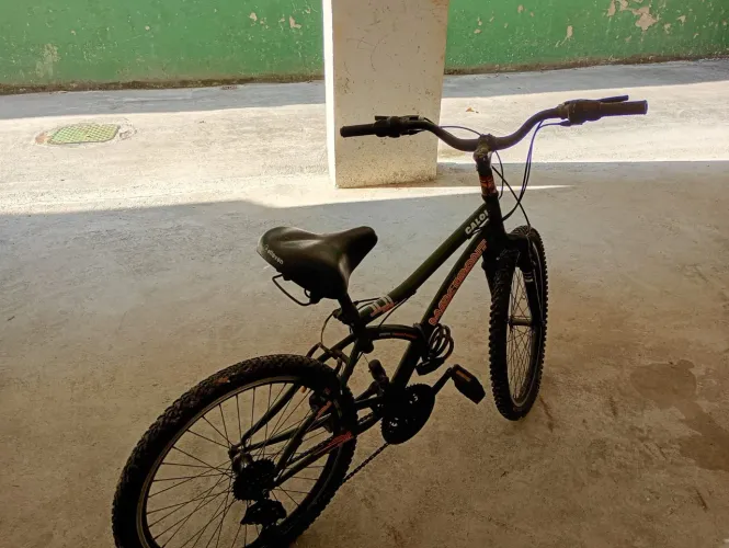 Bike Caloi MaxFront Aro 26<br><br>Material: Aço<br>Usada<br>Cor: Verde<br>Banco: Elleven<br>7 marchas