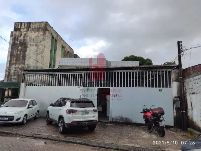 Casa em Rua Pública 4 Quartos 8 Vagas