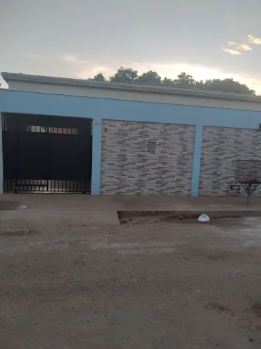 Aluga se casa com garagem