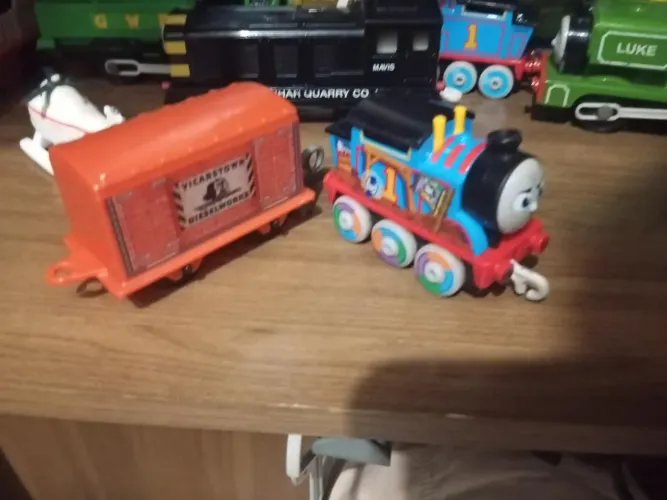 Trem Thomas e Vagão.