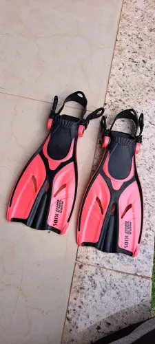 Pé de pato nadadeira Seasub Kids Rosa tamanho ajustável em excelente estado para criancas