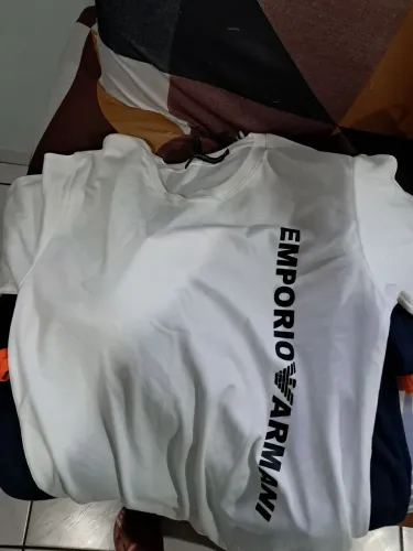 Camiseta Armani original muito nova