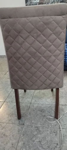 6 cadeiras para mesa de jantar. Uma com parafuso solto