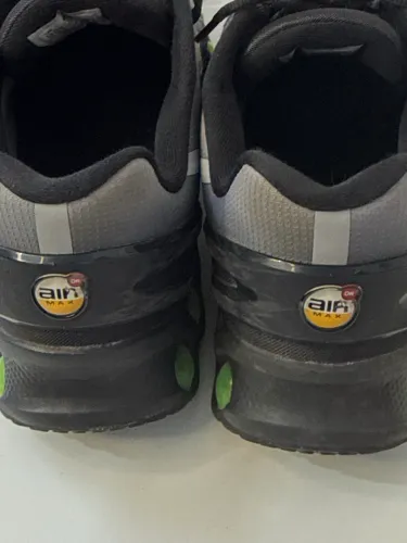 Tênis Nike AirMax cinza e verde 43