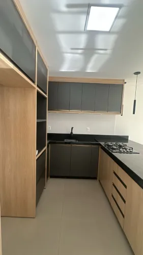 Apartamento Semi Mobiliado com Armários na cozinha e na Suíte e pertinho da Havan