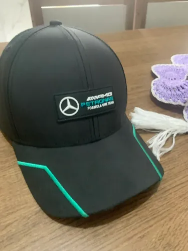 Boné da Mercedes