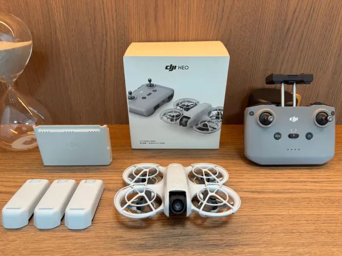 DJI Neo Fly More Completo - 3 baterias + controle + caixa