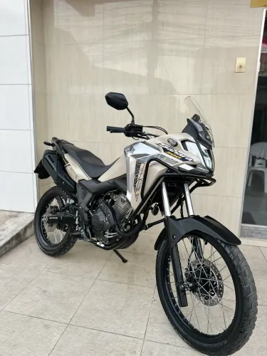 Honda Sahara 300 / ano 2025 km 9 mil