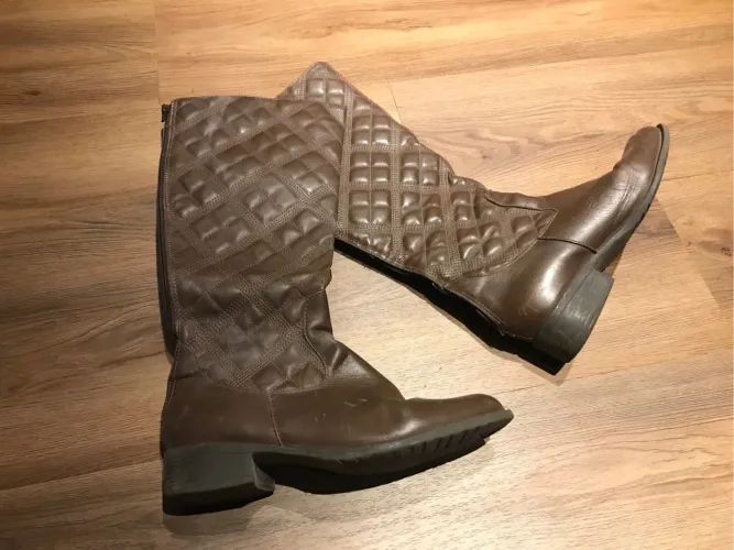Bota de Couro Tamanho 36