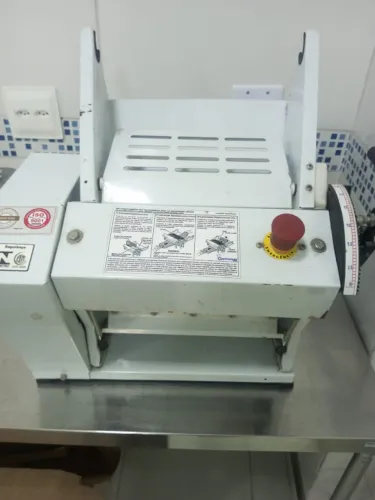 Laminadora fatiadora Industrial G-Panix 127v em bom estado