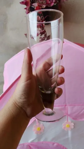 6 taças de vidro 2 de vinho e 3 de champanhe 