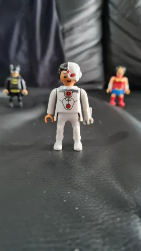 Playmobil Cyborg DC Comics Kinder Ovo