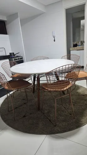 Conjunto de mesa e 6 cadeiras. Todos da tok stok. 
