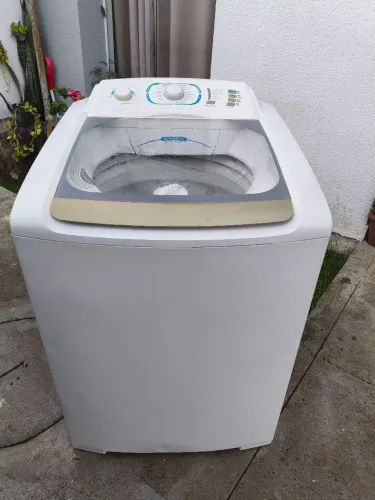 Máquina de lavar Electrolux 15kg, funciona tudo perfeitamente.