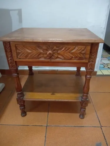 CRIADO MUDO