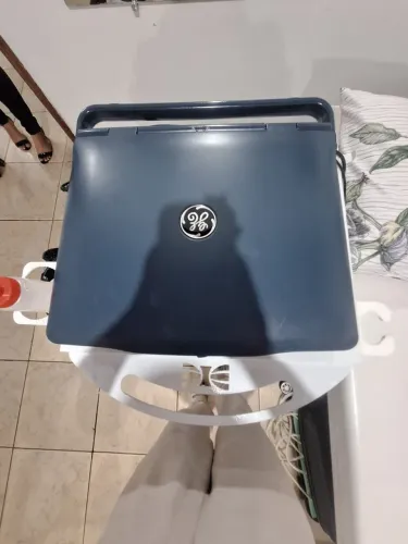 ultrassom portátil da GE, modelo LOGIQ V2 